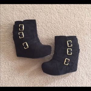 NWOT Love Culture Black Wedge Booties size 9